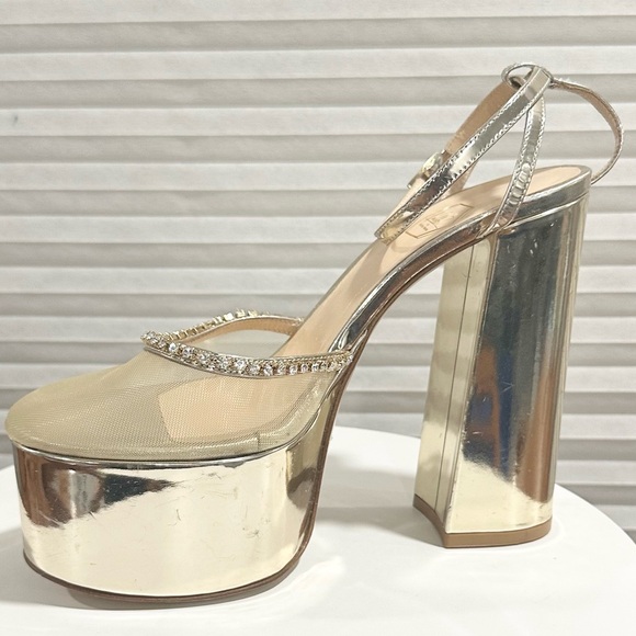 Elegant Silver Platform Heels - Picture 2 of 14